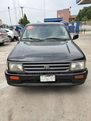 Toyota T100 Base 4x2 Regular Cab 121.9 in. WB 1998 Black
