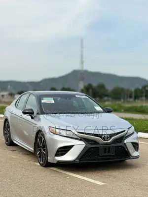 Toyota Camry XSE FWD (2.5L 4cyl 8AM) 2018 Silver
