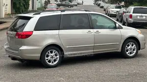 Toyota Sienna 2004 Silver