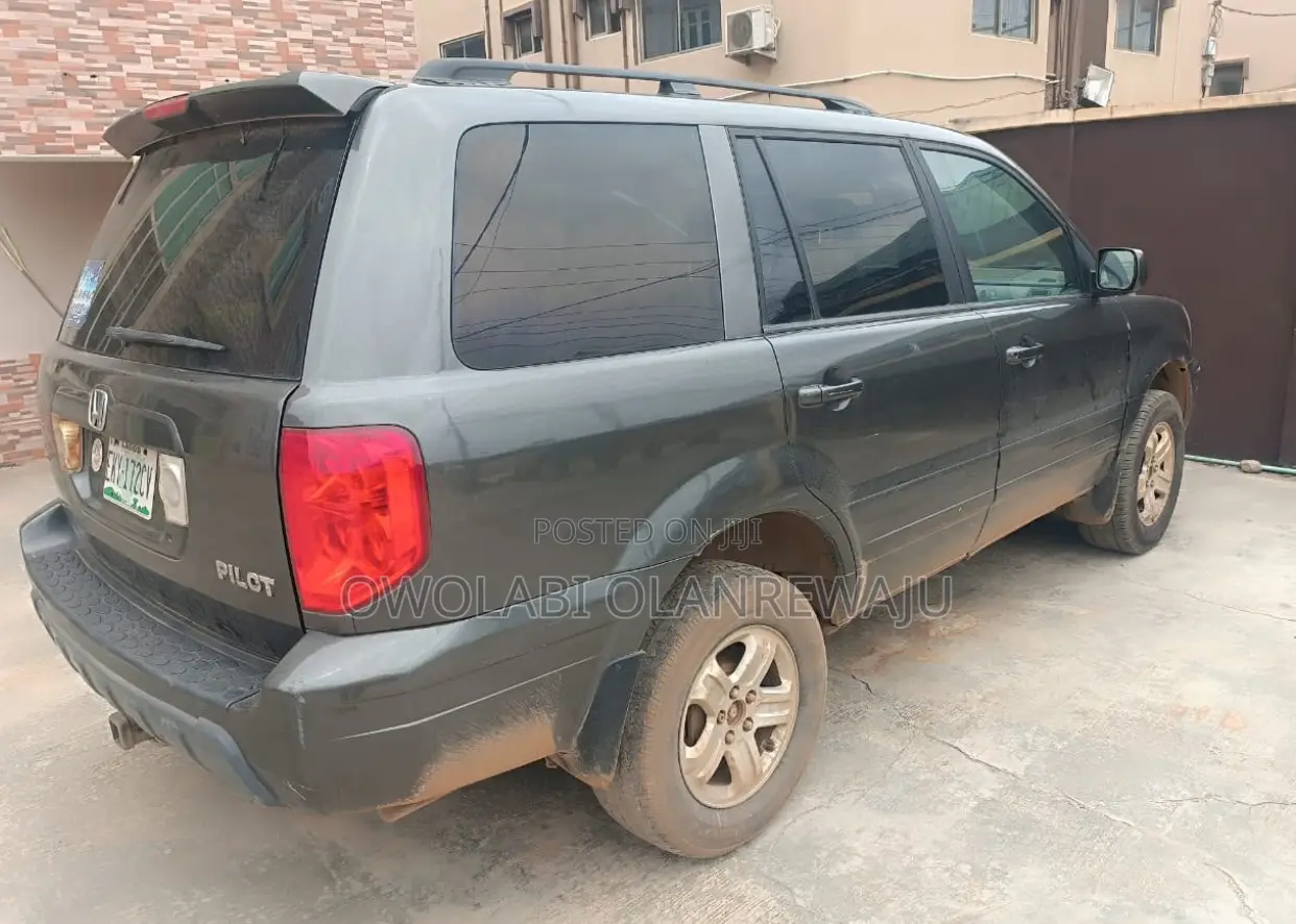 Honda Pilot 2005 Gray