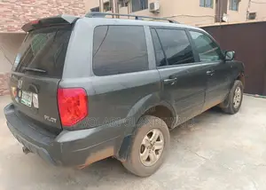 Honda Pilot 2005 Gray