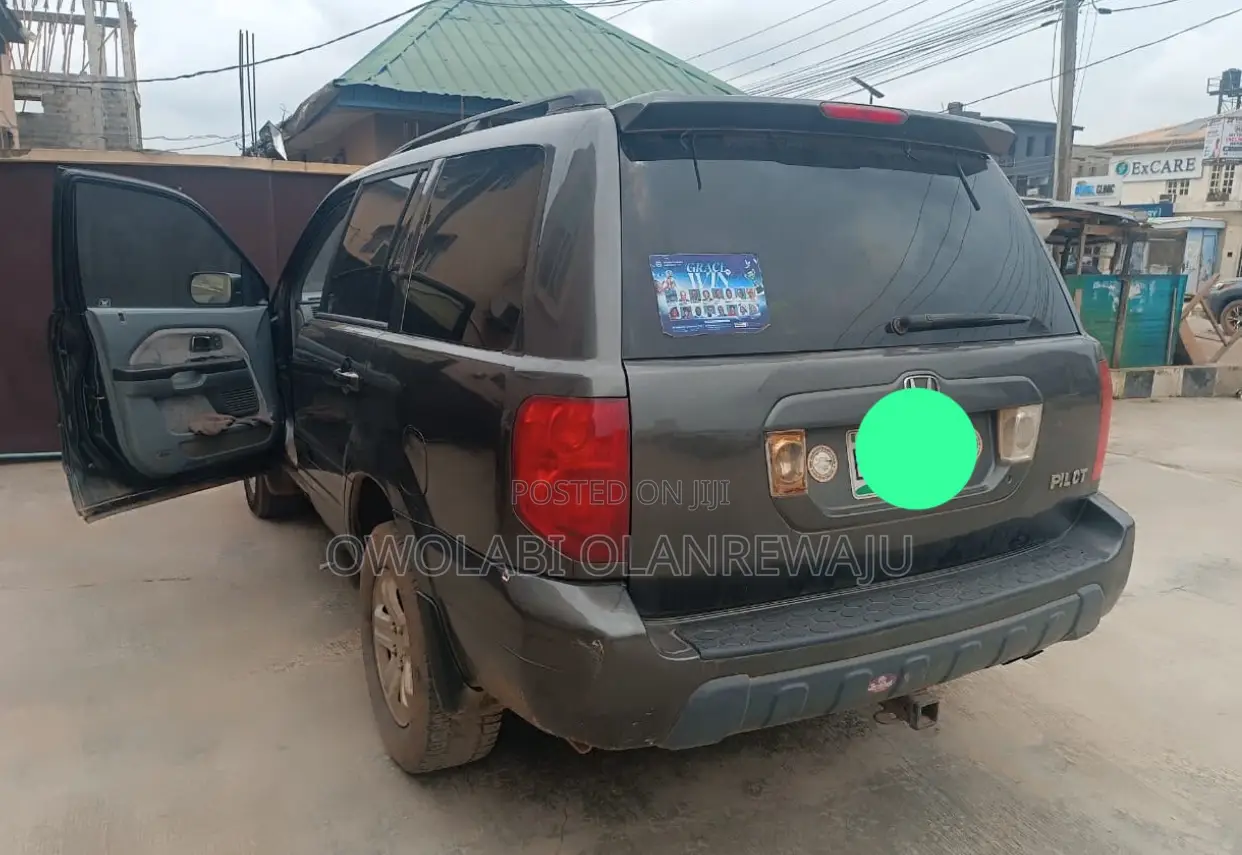 Honda Pilot 2005 Gray