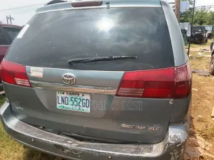 Toyota Sienna 2009 Blue