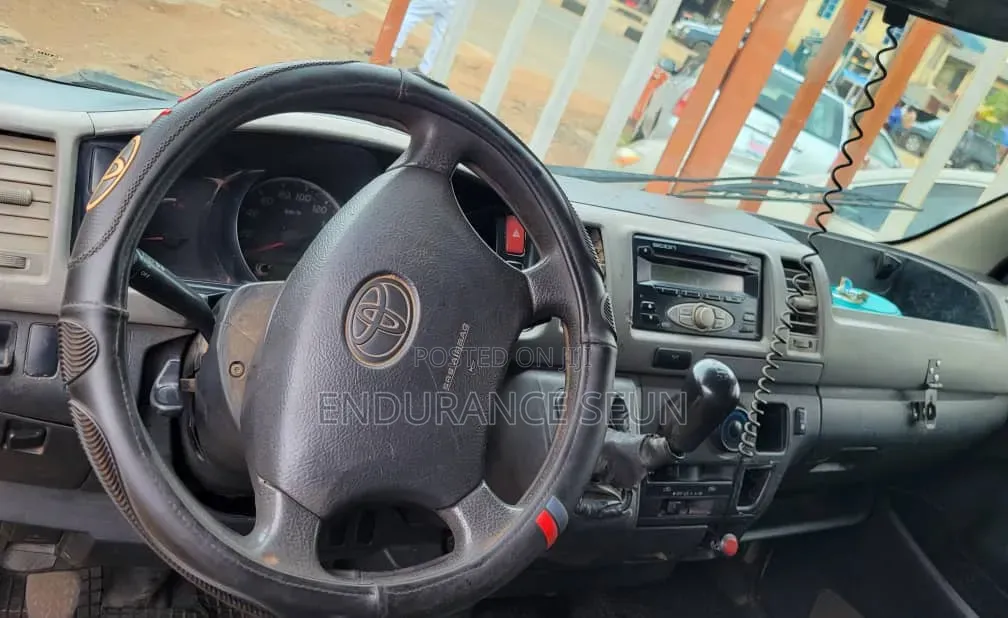 Toyota HiAce 2012 White