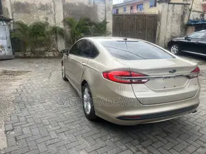 Ford Fusion SE AWD 2018 Gold