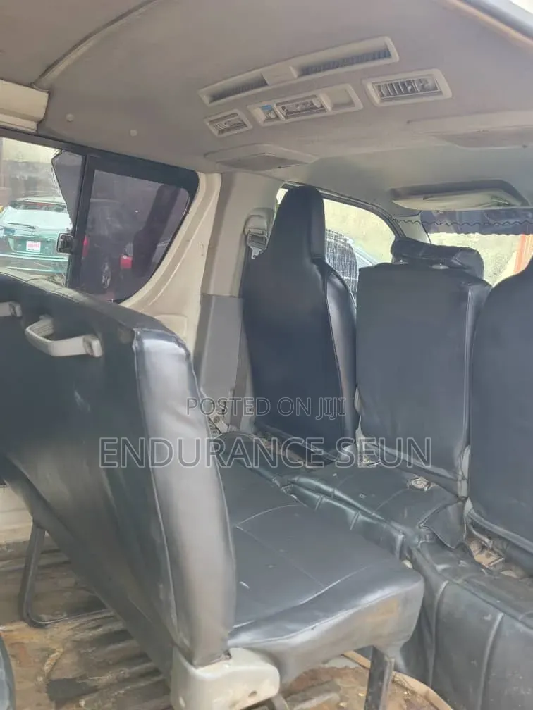 Toyota HiAce 2012 White