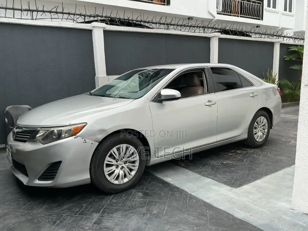 Toyota Camry 2012 Silver