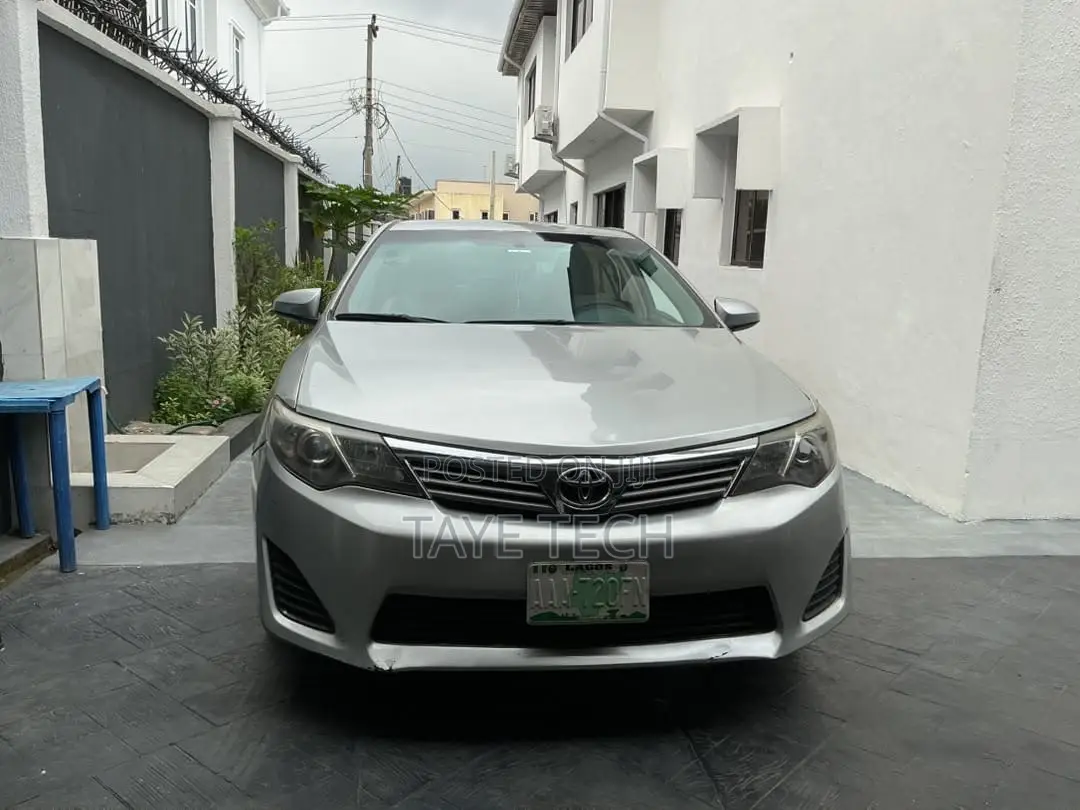 Toyota Camry 2012 Silver