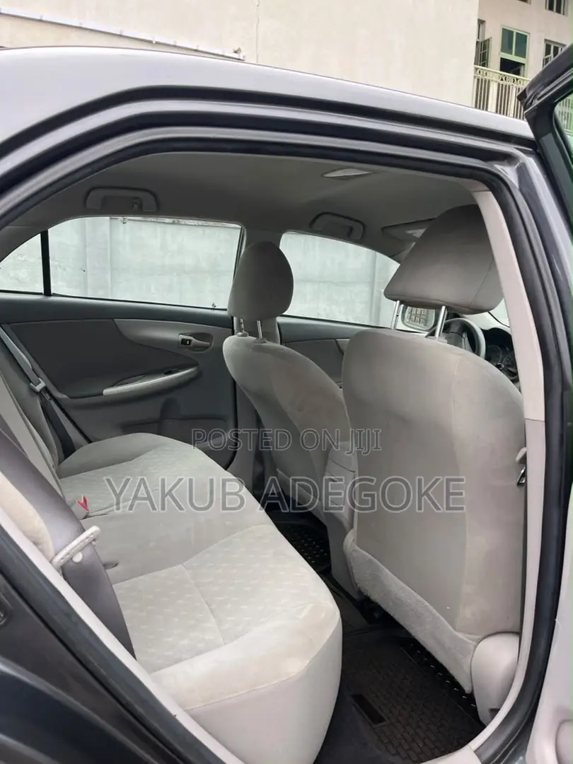 Toyota Corolla 2010 Gray