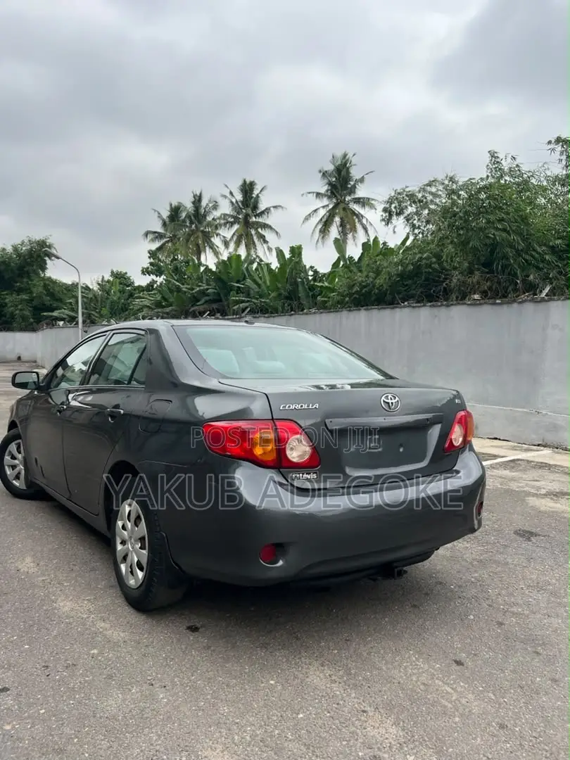 Toyota Corolla 2010 Gray
