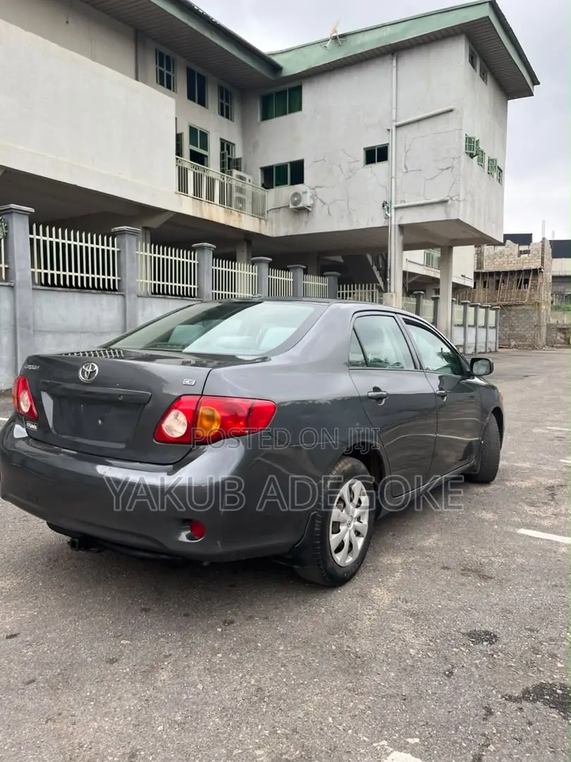Toyota Corolla 2010 Gray