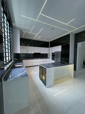 5bdrm Duplex in Lekki for sale