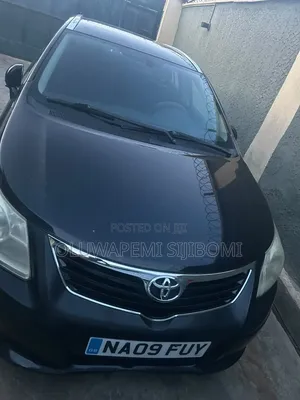 Toyota Avensis 2012 Black