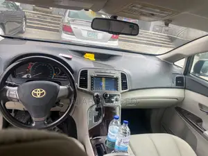Toyota Venza V6 2010 Gray