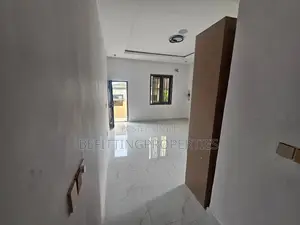 4bdrm Apartment in Lekki for sale