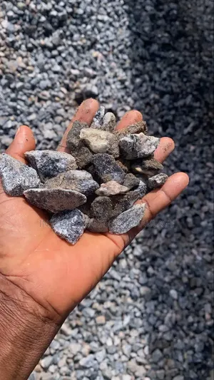 Construction Granite of All Sizes (15tons, 25, Tons, 30tons)