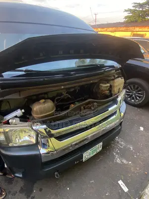 Toyota HiAce 2017 Black