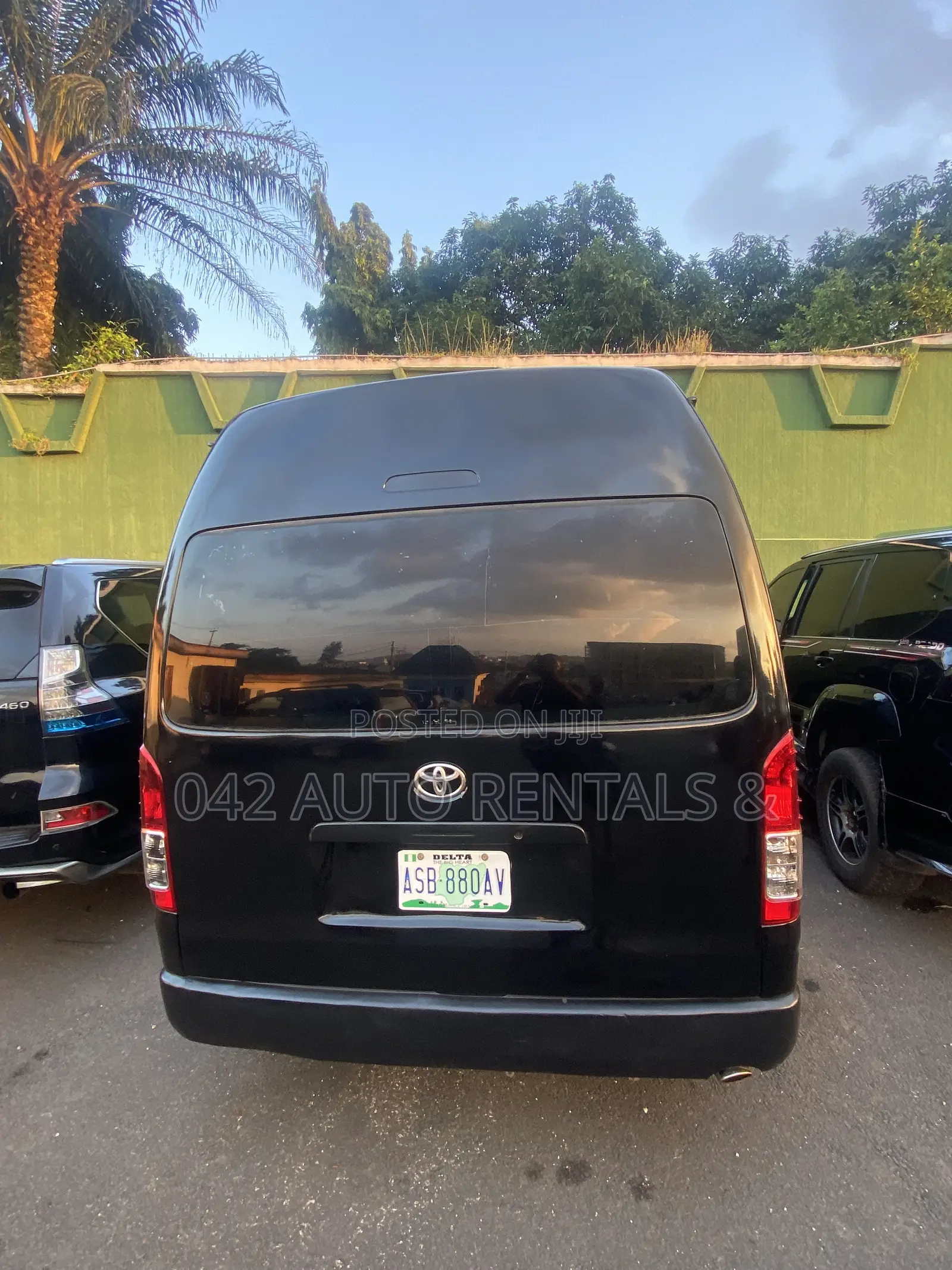 Toyota HiAce 2017 Black