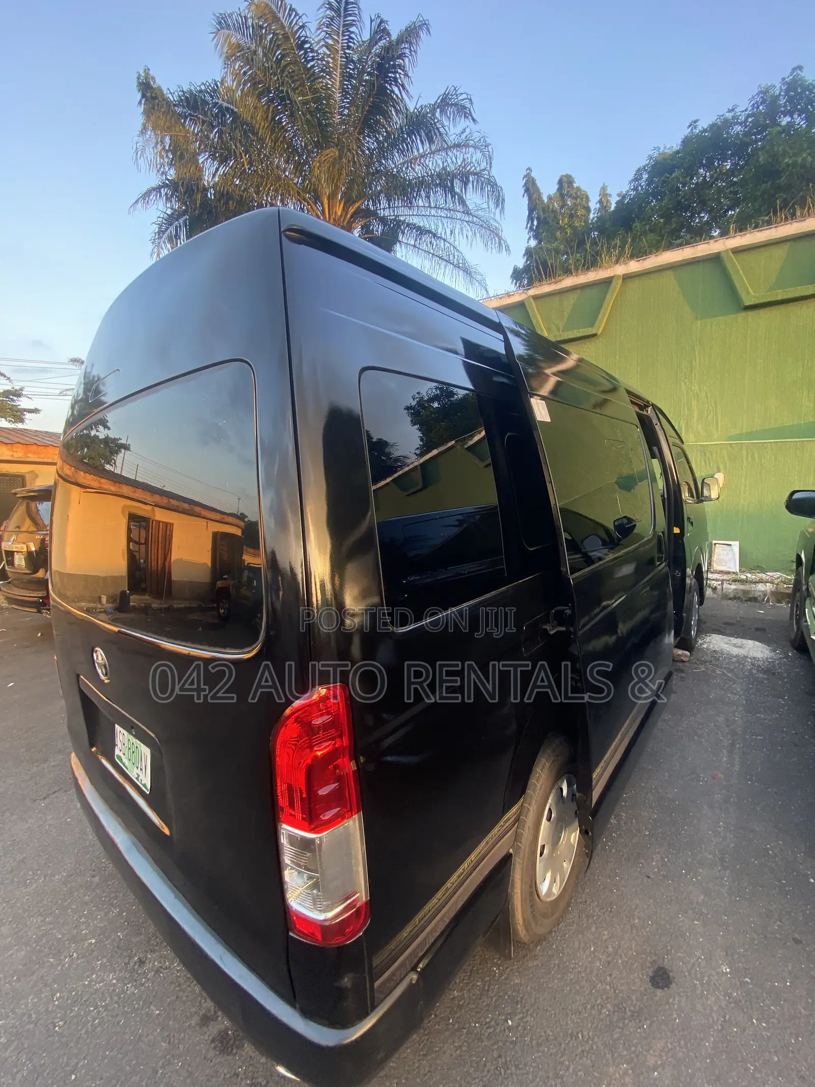 Toyota HiAce 2017 Black