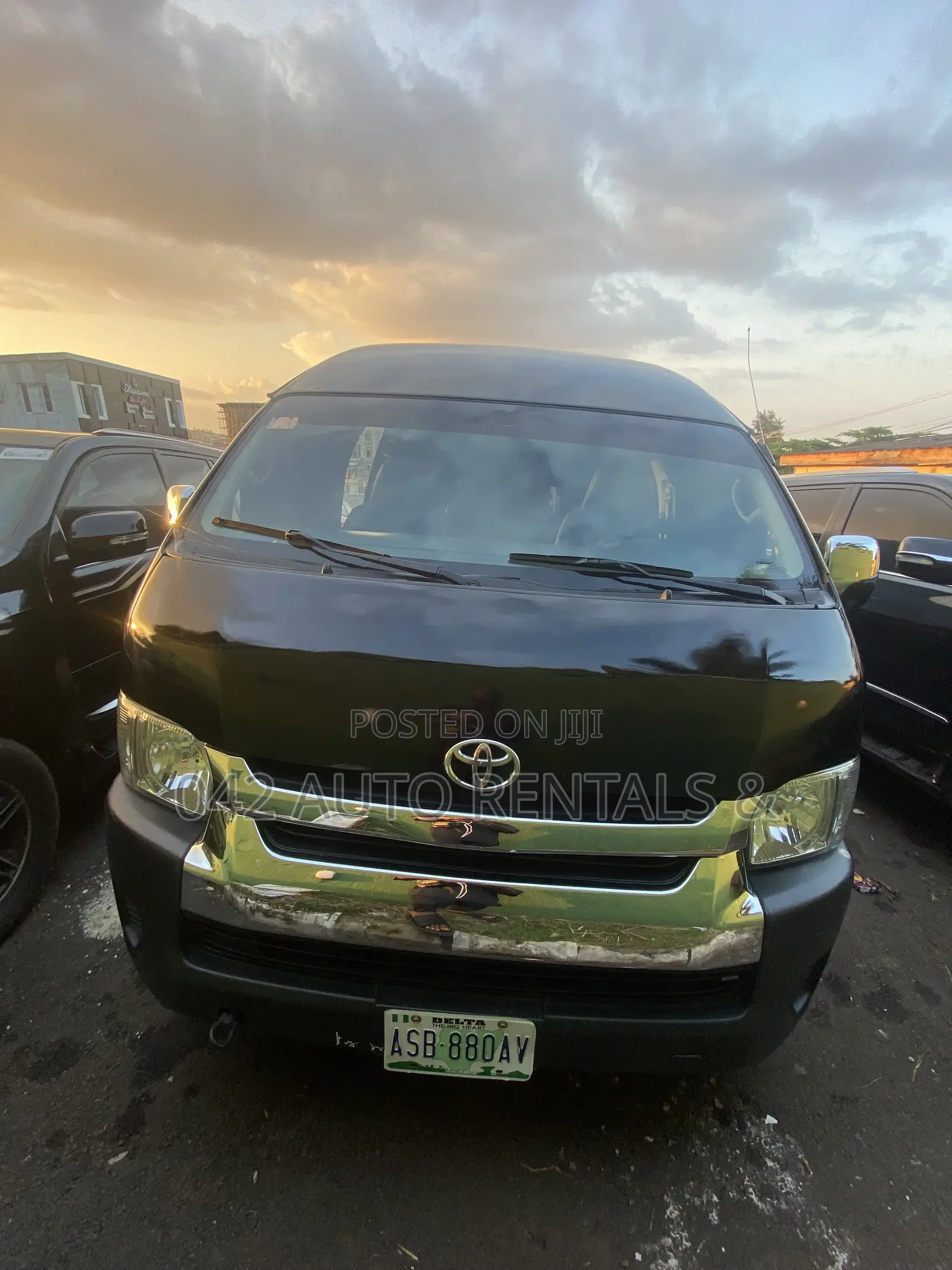 Toyota HiAce 2017 Black
