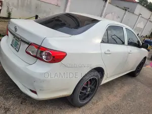 Toyota Corolla LE 4dr Sedan (1.8L 4cyl 4A) 2011 White