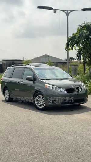 Toyota Sienna XLE 7-Passenger 4dr Minivan AWD (3.5L 6cyl 6A) 2014 Green