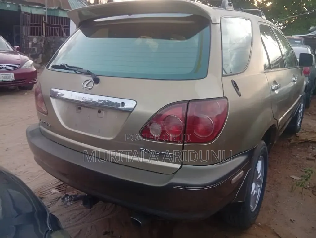 Lexus RX 300 2001 Gold