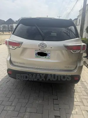 Toyota Highlander XLE 4dr SUV (3.5L 6cyl 6A) 2015 Beige