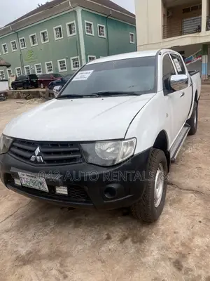 Mitsubishi L200 2012 White