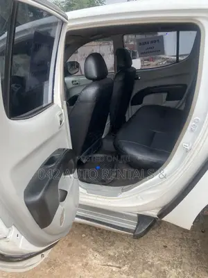 Mitsubishi L200 2012 White