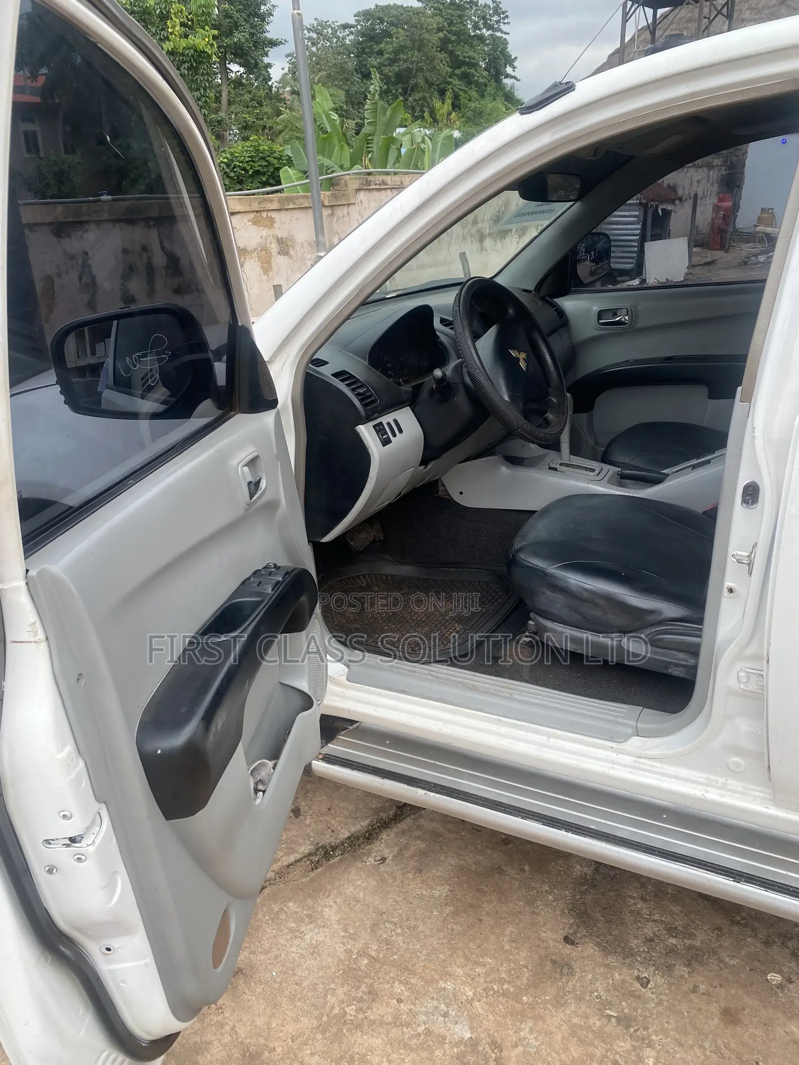 Mitsubishi L200 2012 White