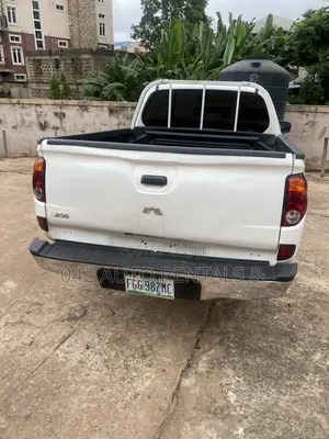 Mitsubishi L200 2012 White