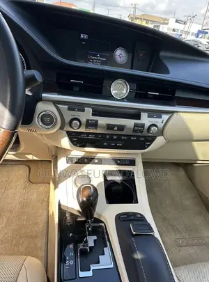 Lexus ES 350 FWD 2014 White