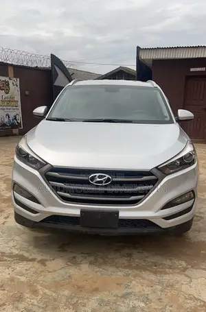Hyundai Tucson Sport AWD 2016 Silver