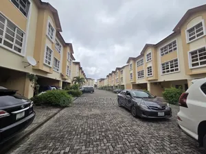 5bdrm Duplex in Chevron for rent