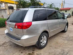 Toyota Sienna LE 2008 Gold