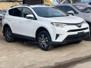 Toyota RAV4 LE AWD (2.5L 4cyl 6A) 2017 White