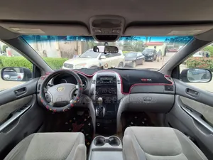 Toyota Sienna LE 2008 Gold
