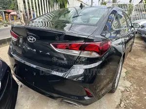 Hyundai Sonata Base Sedan FWD (2.4L 4cyl 6A) 2017 Black