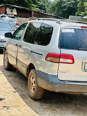 Toyota Sienna 2001 Silver