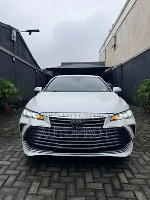 Toyota Avalon XLE FWD Sedan (3.5L V6 8A) 2019 White