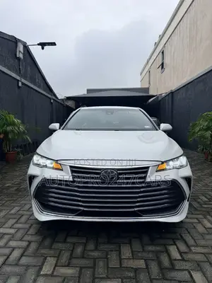 Toyota Avalon XLE FWD Sedan (3.5L V6 8A) 2019 White