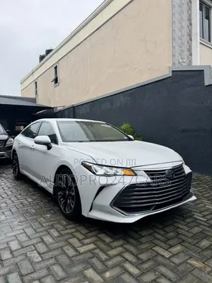 Toyota Avalon XLE FWD Sedan (3.5L V6 8A) 2019 White