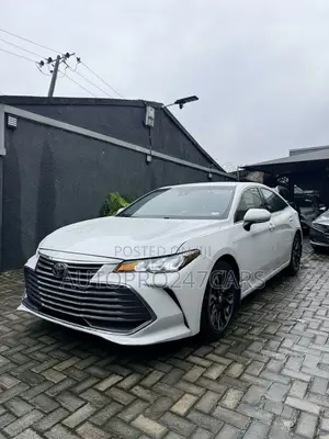 Toyota Avalon XLE FWD Sedan (3.5L V6 8A) 2019 White