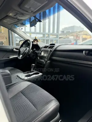 Toyota Camry SE 4dr Sedan (2.5L 4cyl 6A) 2013 White