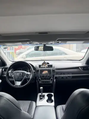 Toyota Camry SE 4dr Sedan (2.5L 4cyl 6A) 2013 White