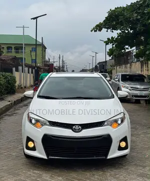 Toyota Corolla S 4dr Sedan (1.8L 4cyl CVT) 2015 White