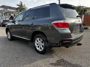 Toyota Highlander SE 3.5L 4WD 2013 Gray