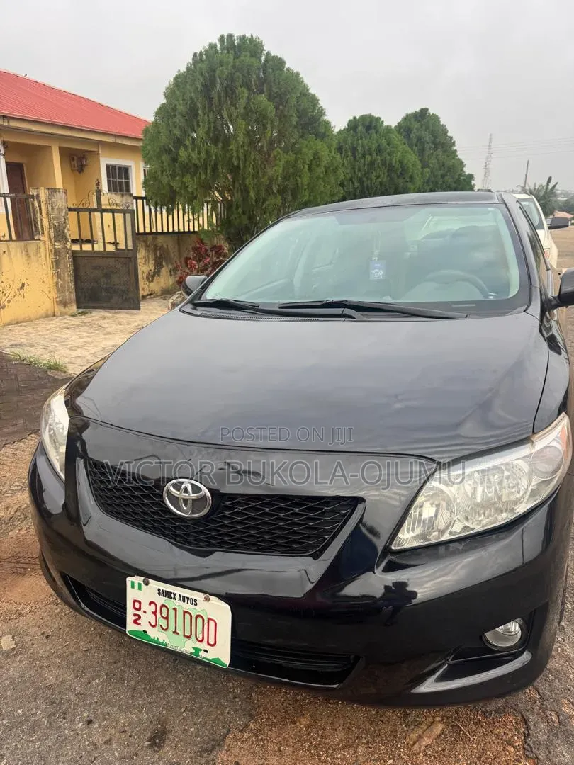 Toyota Corolla 2010 Black