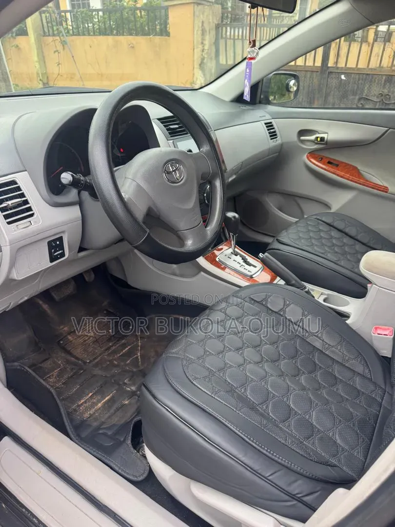 Toyota Corolla 2010 Black